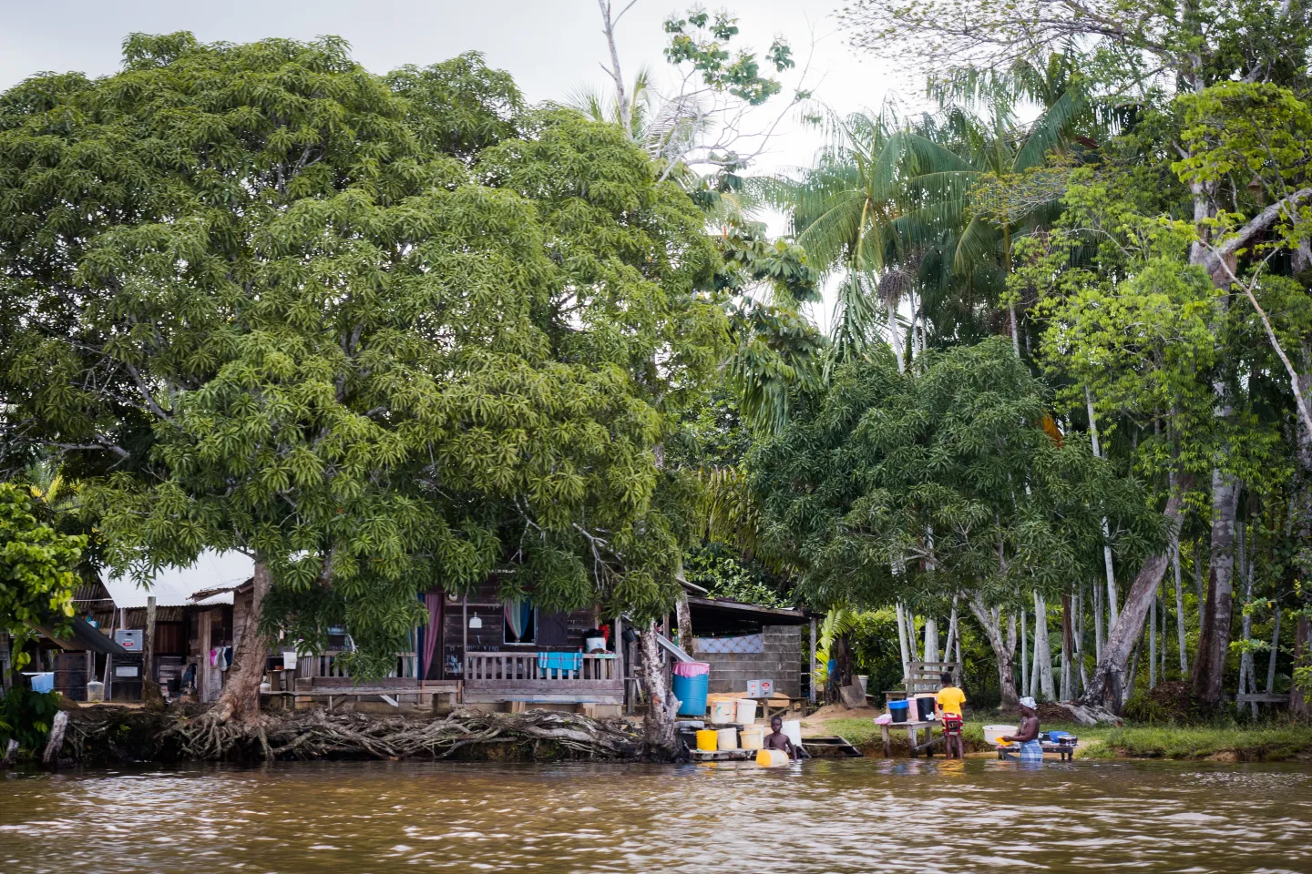 Village sur le Maroni